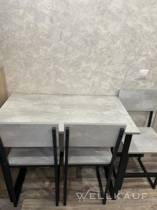 Tisch + 3 Loftstühle