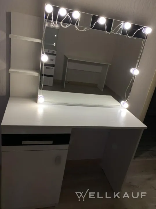 Schminktisch mit Beleuchtung