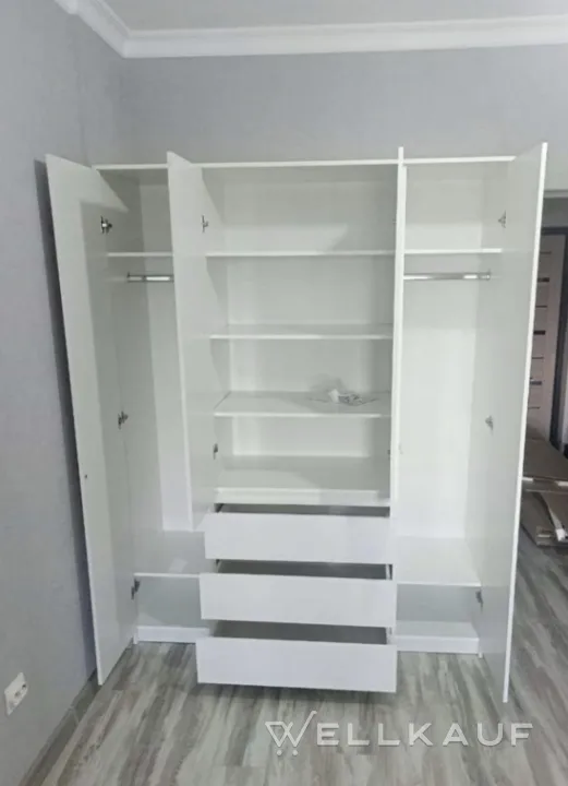 neue Kleiderschrank