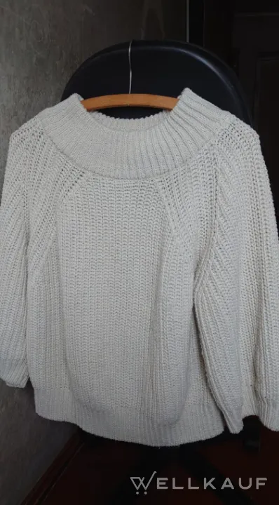 Weißer Pullover
