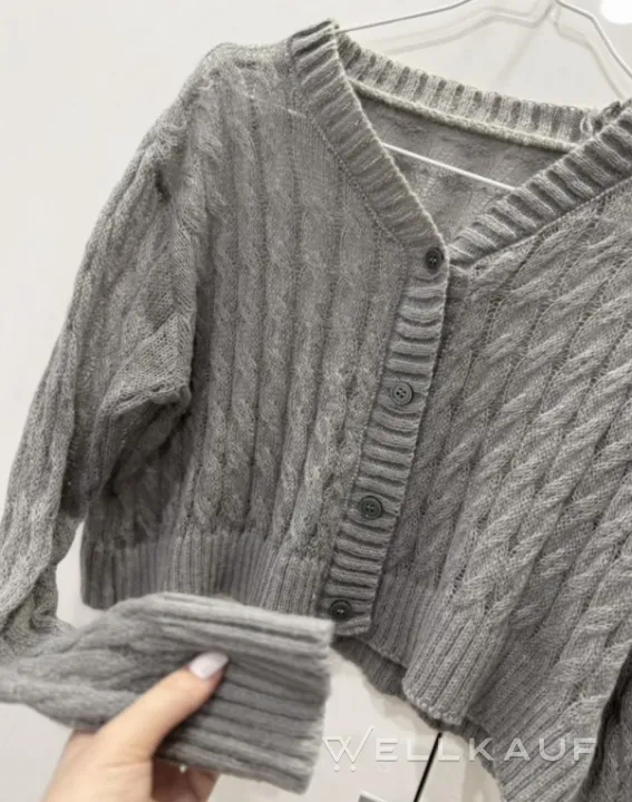 Die Strickjacke ist neu