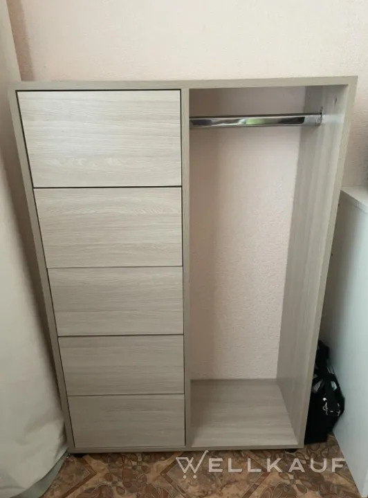 Kleiderschrank