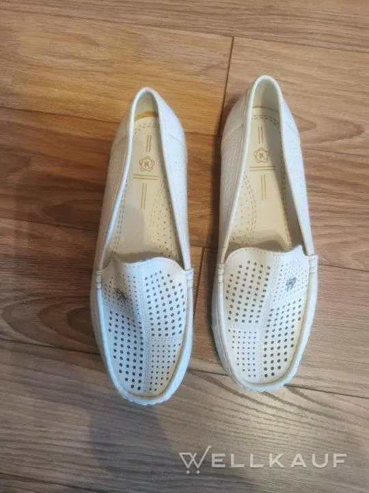 Neue Damen-Mokassins, Größe 41