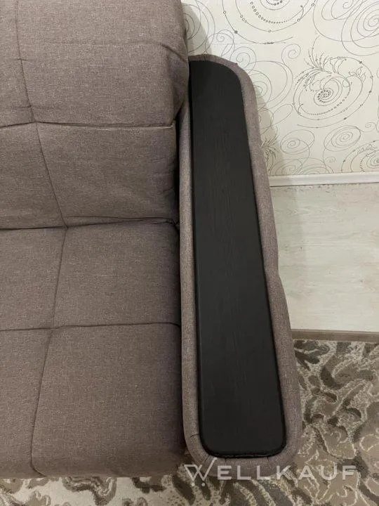 Gerades, ausklappbares Sofa