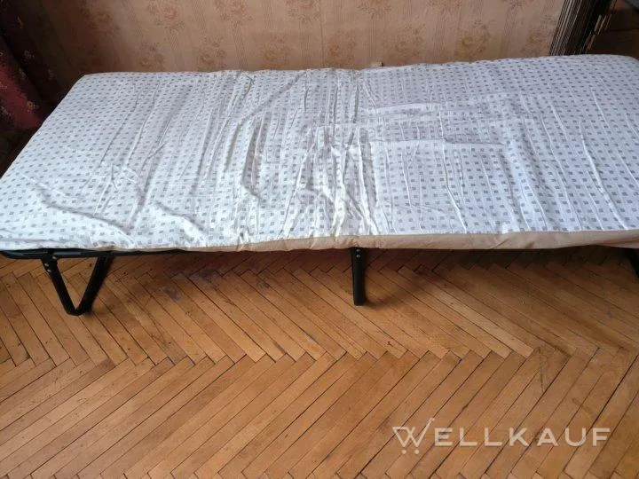Klappbett mit Matratze