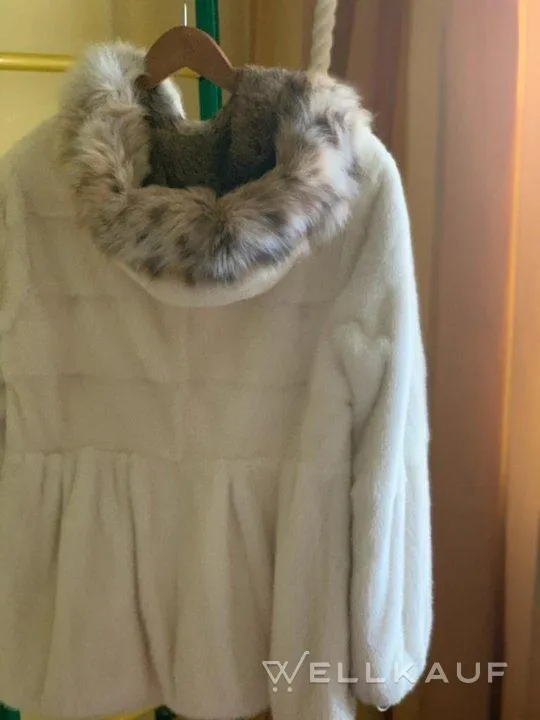 Pelzmantel wird verkauft