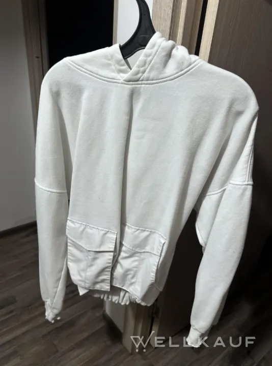 Weißes Sweatshirt