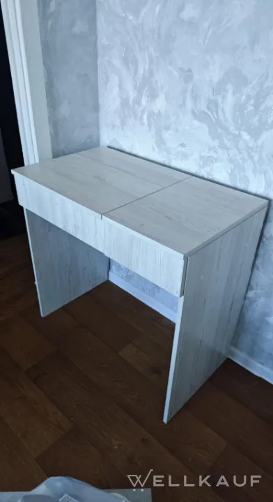 Schminktisch mit Spiegel