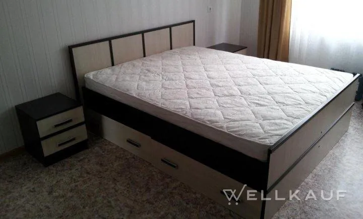 Bett mit Matratze