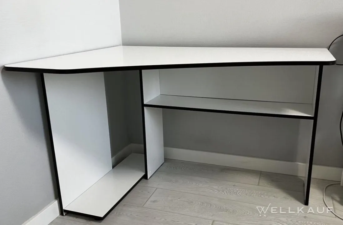 Schreibtisch