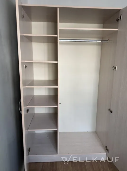 Kleiderschrank