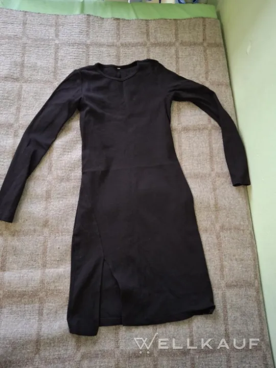 Schwarzes Kleid