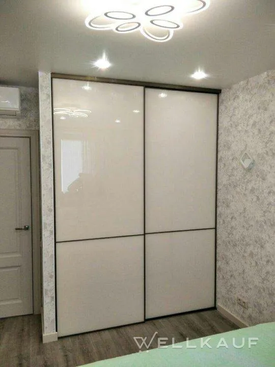 Kleiderschrank