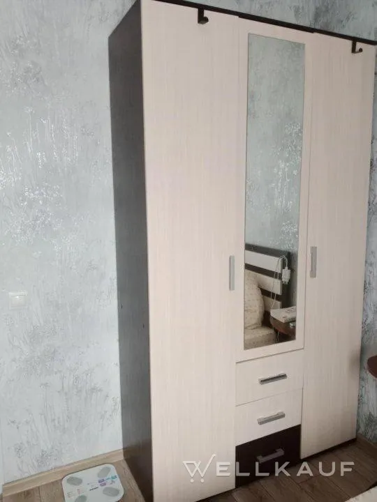 Kleiderschrank
