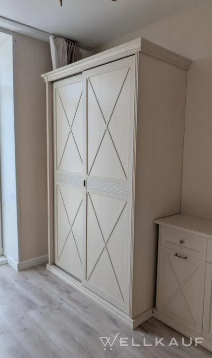 Schiebetürenschrank