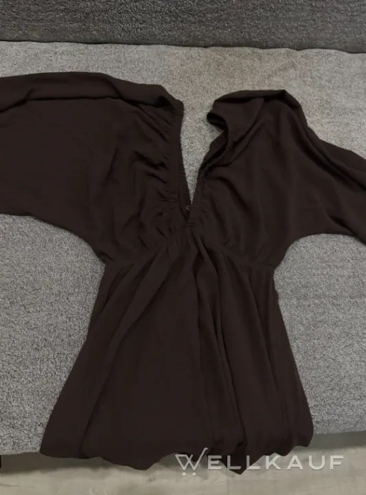 Knielanges Kleid