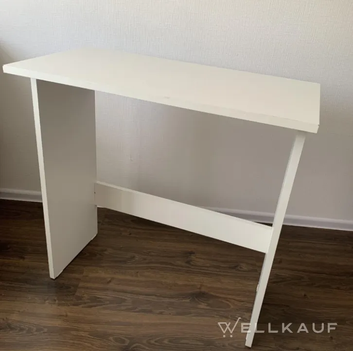 Weißer Schreibtisch