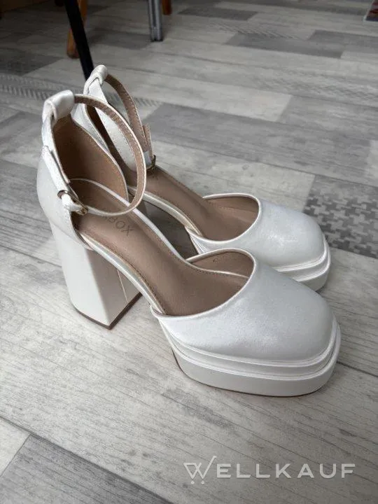 Weiße Pumps für Hochzeit