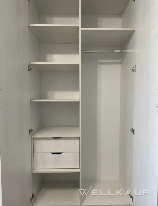 Kleiderschrank