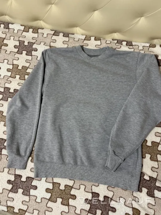 Graues Sweatshirt